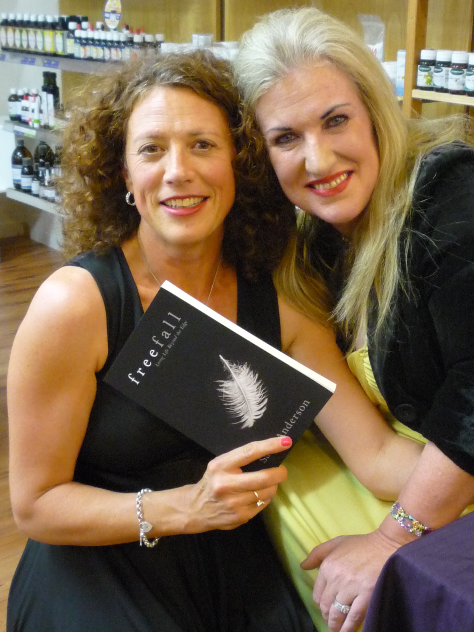 sally-anderson-and-janelle-at-freefall-booklaunch